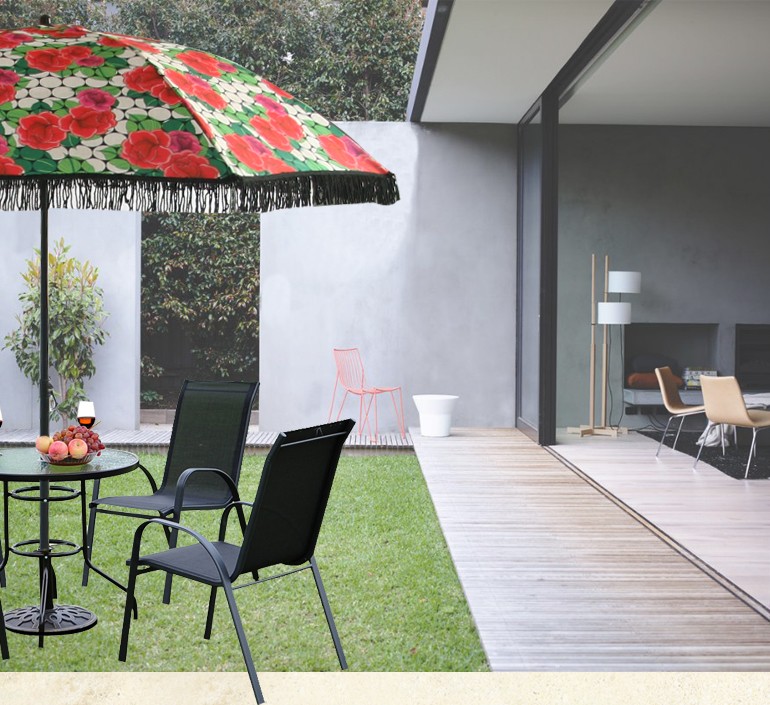 180cm dia wind resistent beach umbrella in the yard